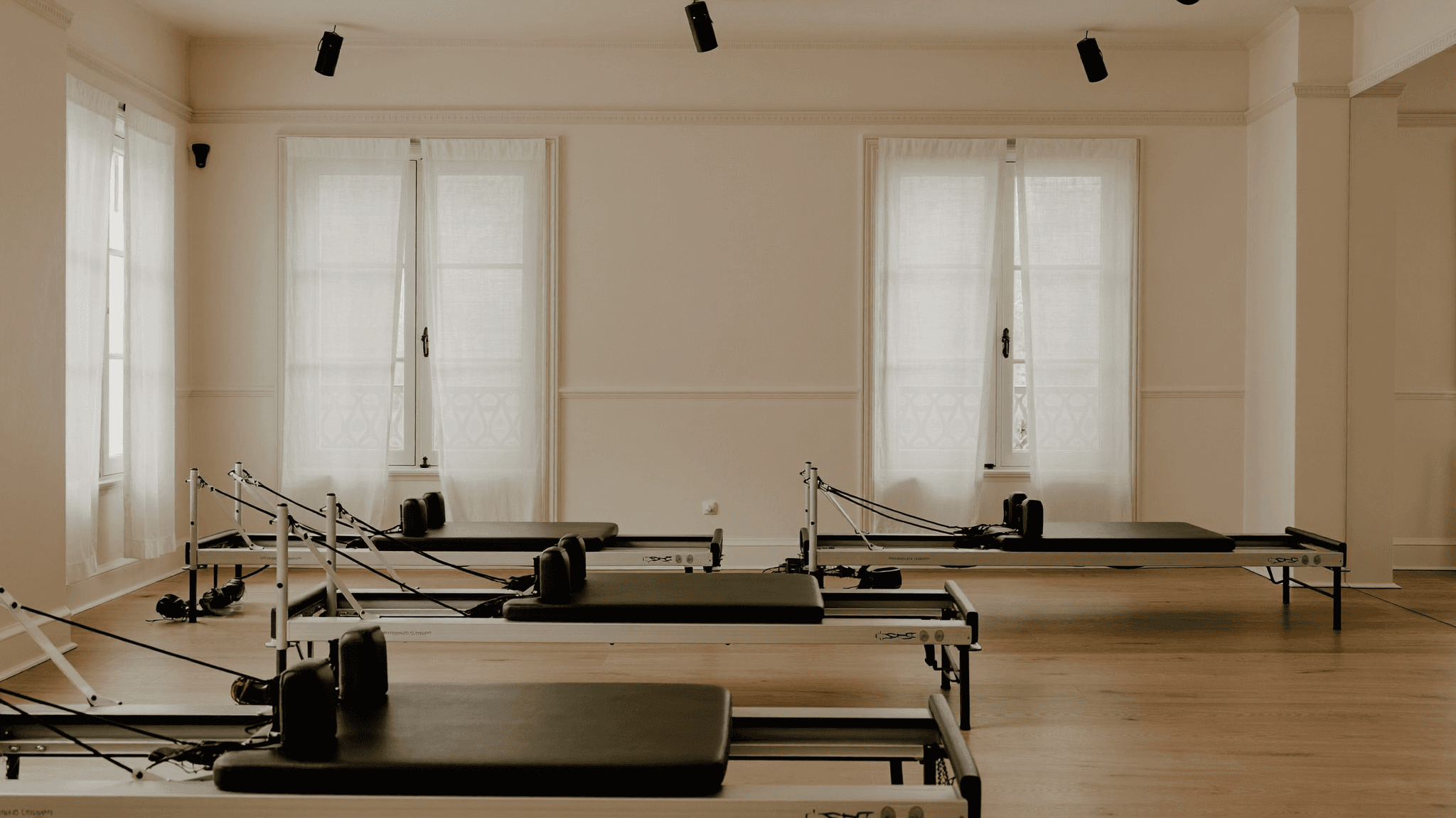 Studioul bodyreform — patru aparate reformer Technogym